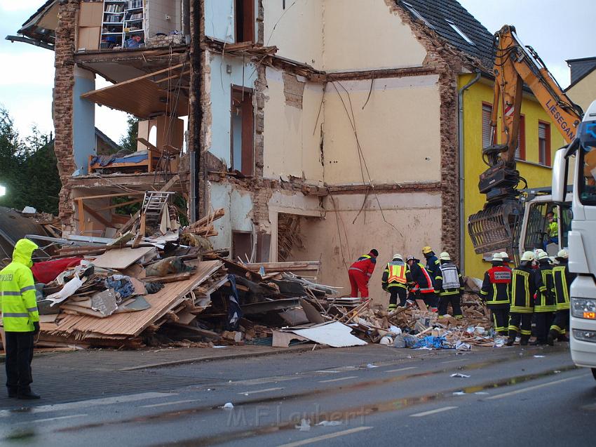 Hausexplosion Bruehl bei Koeln Pingsdorferstr P383.JPG